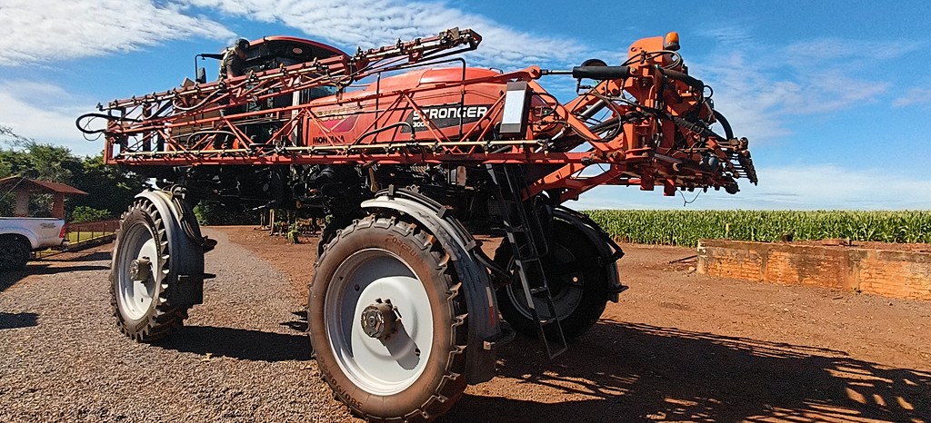 PULVERIZADOR KUHN STRONGER 3000 ANO 2016 de Auto Máquinas Palotina no Paraná