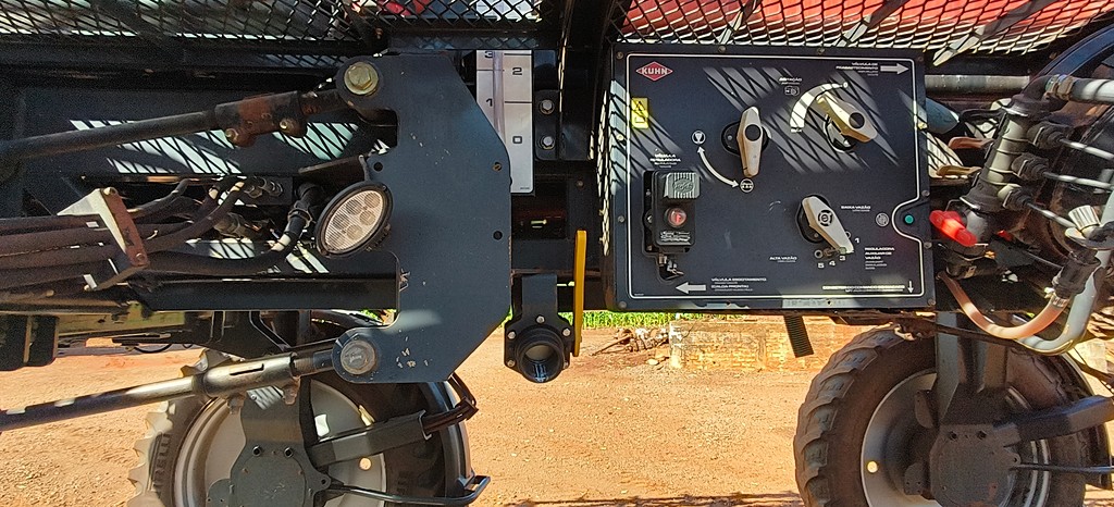 PULVERIZADOR KUHN STRONGER 3000 ANO 2016 de Auto Máquinas Palotina no Paraná