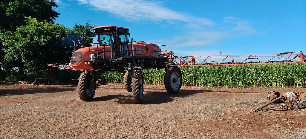 PULVERIZADOR KUHN STRONGER 3000 ANO 2016 de Auto Máquinas Palotina no Paraná