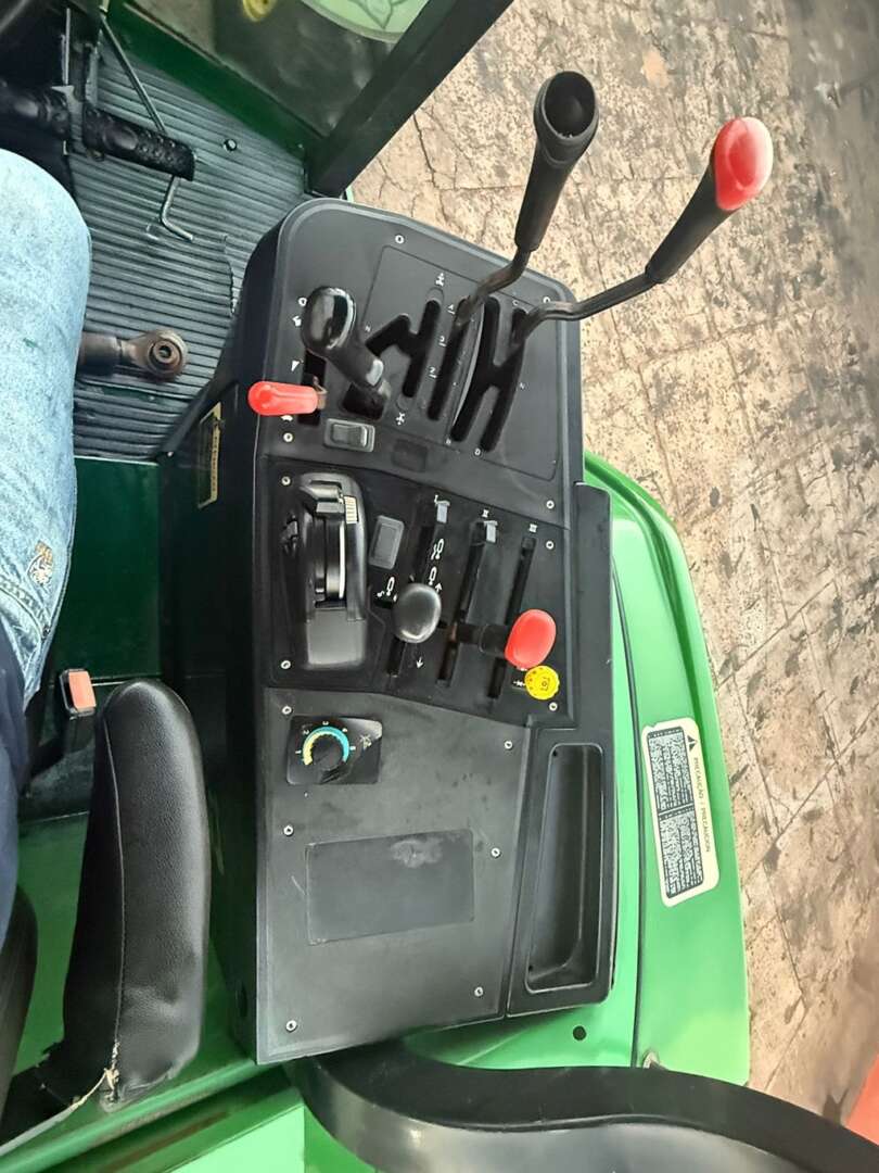 TRATOR JOHN DEERE JOHN DEERE 6605 ANO 2002 de Auto Máquinas Palotina no Paraná