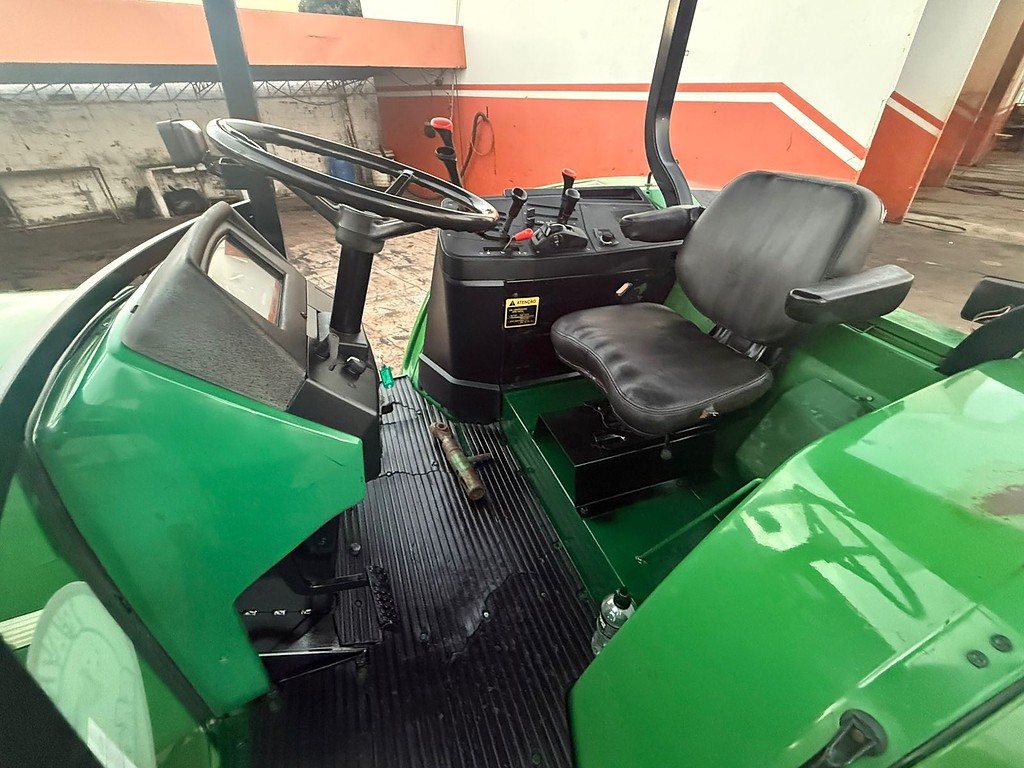 TRATOR JOHN DEERE JOHN DEERE 6605 ANO 2002 de Auto Máquinas Palotina no Paraná