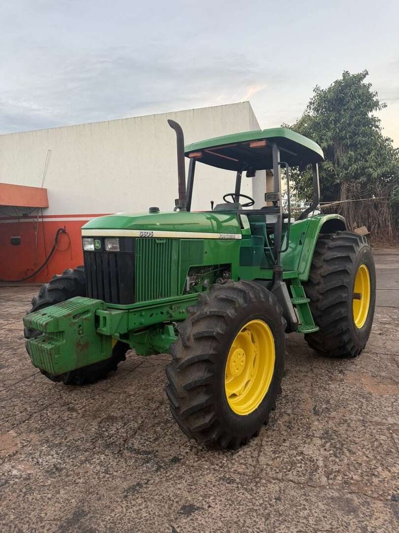 TRATOR JOHN DEERE JOHN DEERE 6605 ANO 2002 de Auto Máquinas Palotina no Paraná