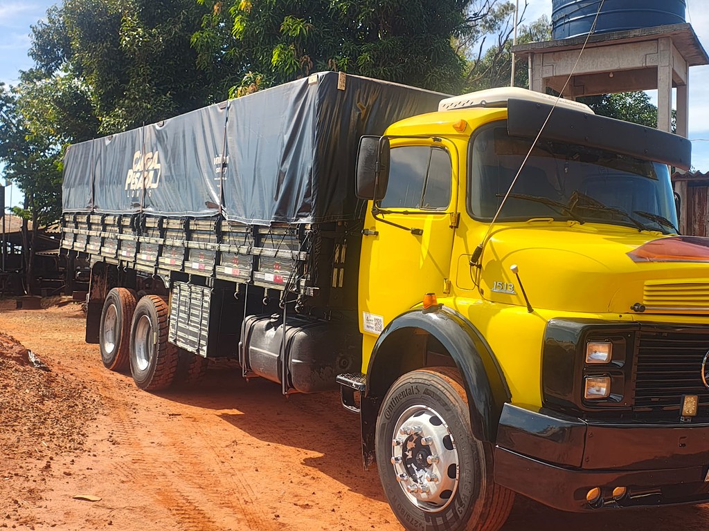 Caminhão MERCEDES BENZ MB 1513 Graneleiro ANO 1977 de Auto Máquinas Palotina no Paraná