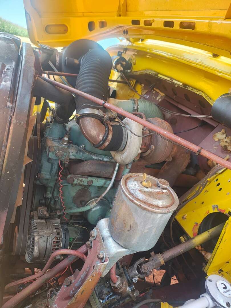 Caminhão MERCEDES BENZ MB 1513 Graneleiro ANO 1977 de Auto Máquinas Palotina no Paraná