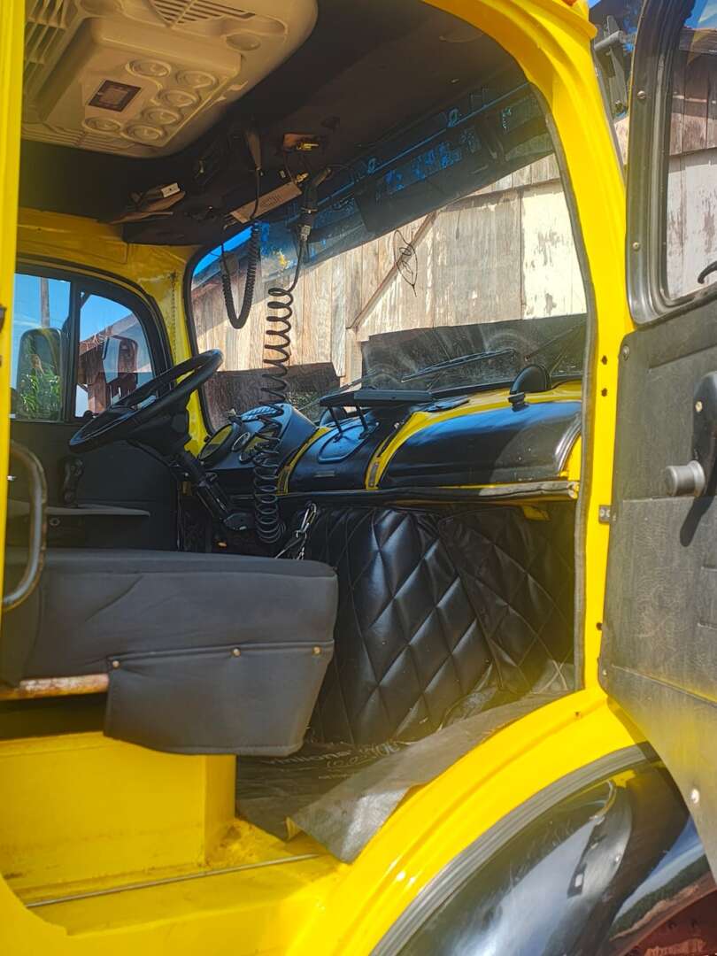 Caminhão MERCEDES BENZ MB 1513 Graneleiro ANO 1977 de Auto Máquinas Palotina no Paraná