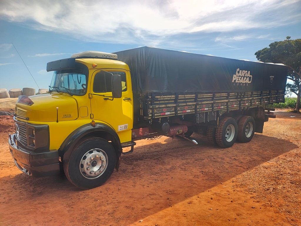 Caminhão MERCEDES BENZ MB 1513 Graneleiro ANO 1977 de Auto Máquinas Palotina no Paraná