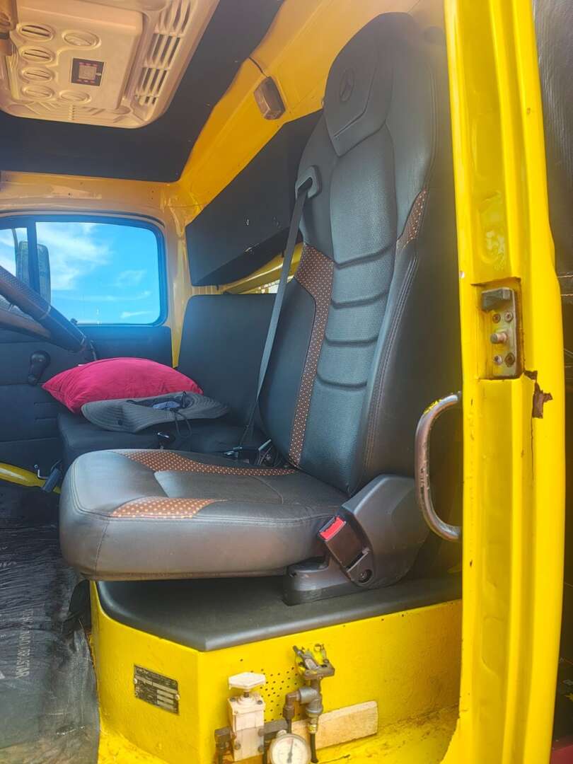 Caminhão MERCEDES BENZ MB 1513 Graneleiro ANO 1977 de Auto Máquinas Palotina no Paraná