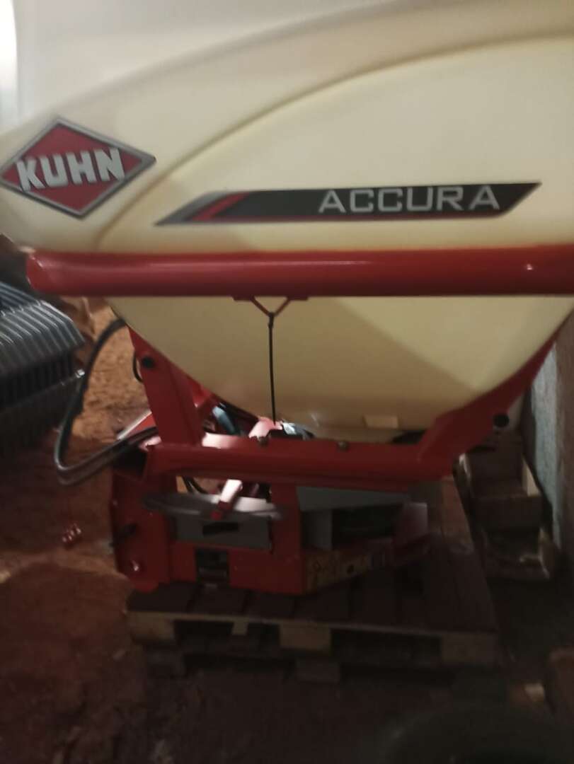 IMPLEMENTOS AGRICOLAS DISTRIBUIDOR FERTILIZANTES DISCO DUPLO ANO 2021 de Auto Máquinas Palotina no Paraná