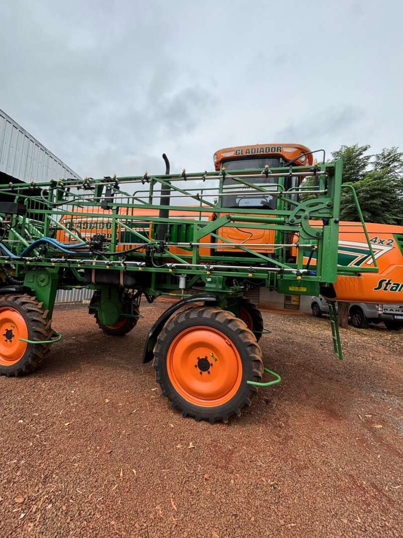 PULVERIZADOR STARA GLADIADOR 2300 ANO 2011 de Auto Máquinas Palotina no Paraná
