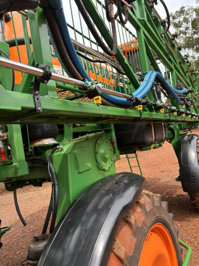 PULVERIZADOR STARA GLADIADOR 2300 ANO 2011 de Auto Máquinas Palotina no Paraná