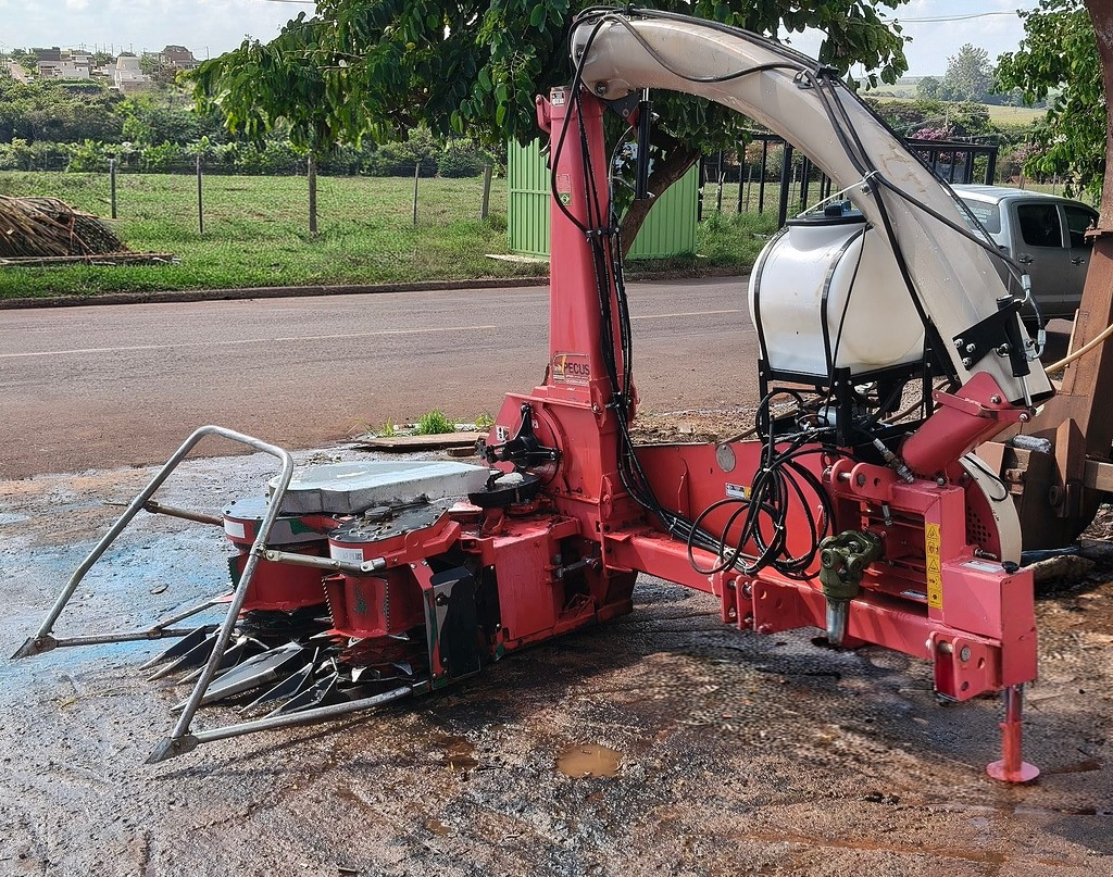IMPLEMENTOS AGRICOLAS ENSILADEIRA ENSILADEIRA AREA TOTAL ANO 2024 de Auto Máquinas Palotina no Paraná