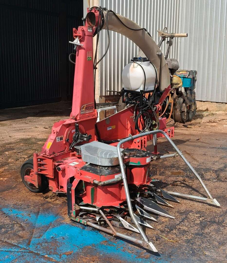 IMPLEMENTOS AGRICOLAS ENSILADEIRA ENSILADEIRA AREA TOTAL ANO 2024 de Auto Máquinas Palotina no Paraná