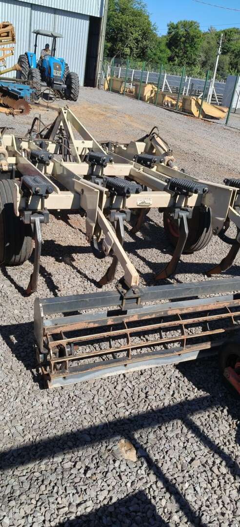 IMPLEMENTOS AGRICOLAS ESCARIFICADOR 7 HASTES DISCO CORTE ANO 2025 de Auto Máquinas Palotina no Paraná