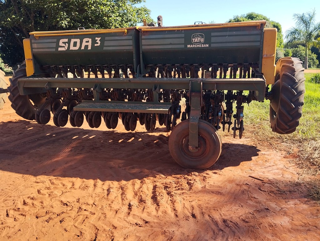 SEMEADEIRA TATU SDA3 ANO 2004 de Auto Máquinas Palotina no Paraná