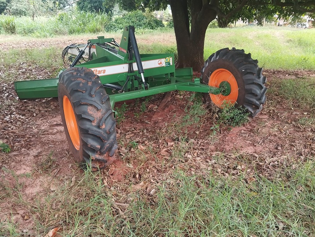 IMPLEMENTOS AGRICOLAS PLAINA NIVELADORA PLAINA DE ARRASTO ANO 2021 de Auto Máquinas Palotina no Paraná
