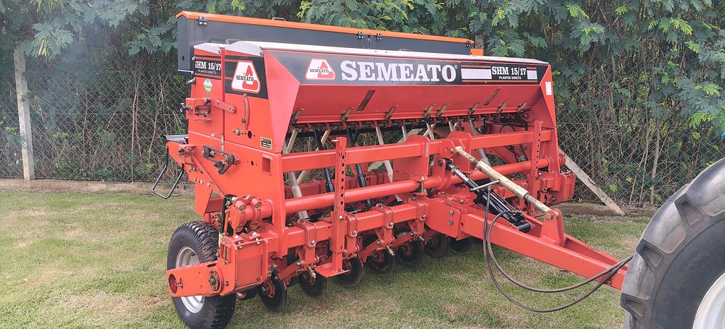 SEMEADEIRA SEMEATO SHM 1517 ANO 2003 de Auto Máquinas Palotina no Paraná