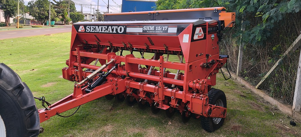 SEMEADEIRA SEMEATO SHM 1517 ANO 2003 de Auto Máquinas Palotina no Paraná
