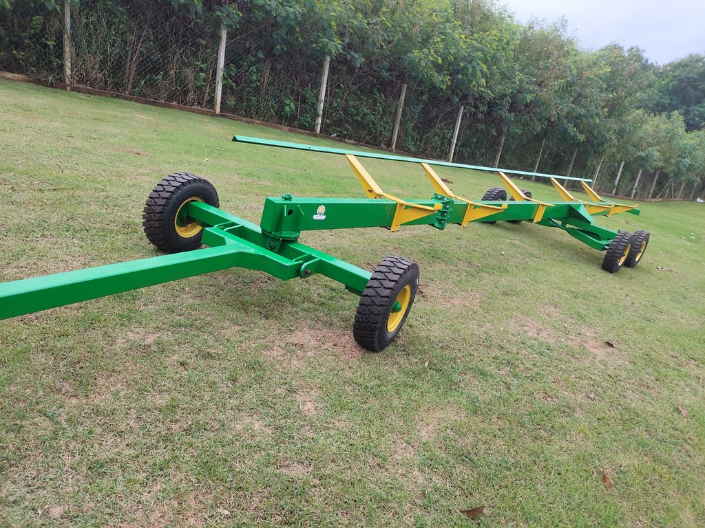 IMPLEMENTOS AGRICOLAS CARRETA AGRÍCOLA PLATAFORMA COLHEITADEIRA ANO 2025 de Auto Máquinas Palotina no Paraná