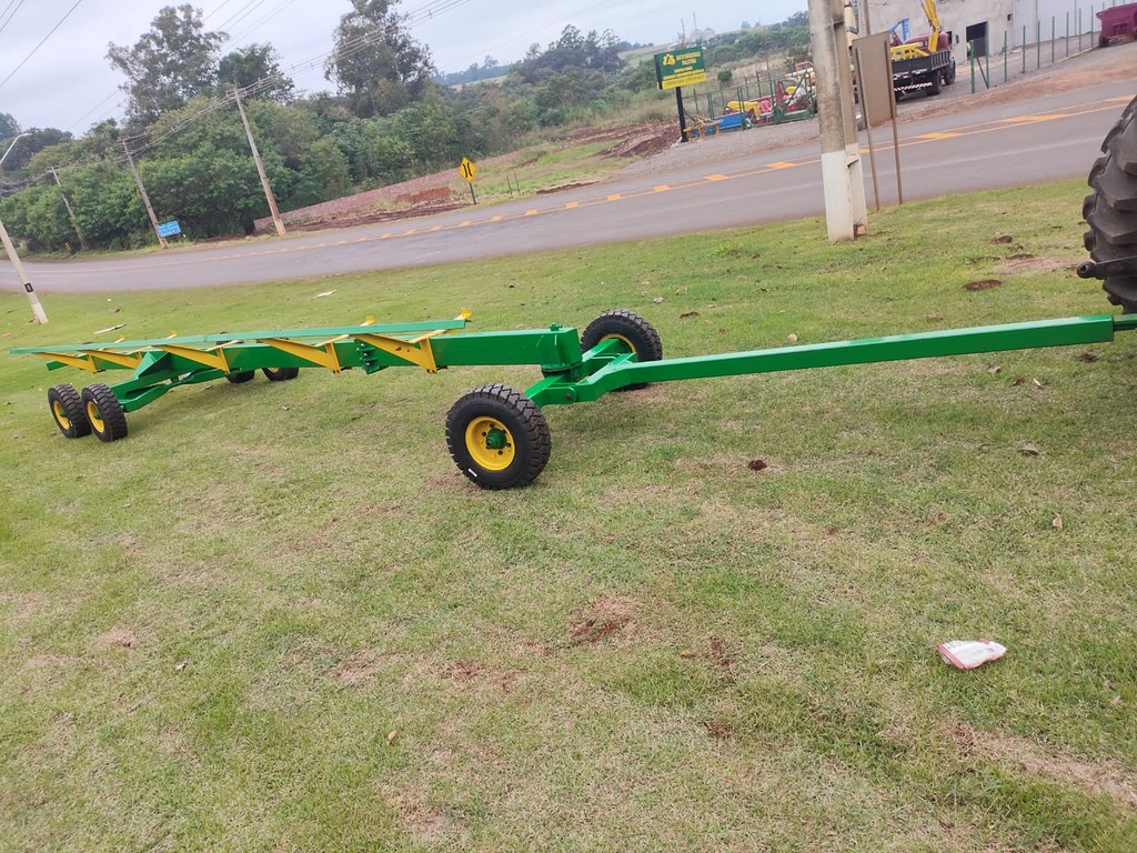 IMPLEMENTOS AGRICOLAS CARRETA AGRÍCOLA TRANSPORTE MAQUINAS ANO 2025 de Auto Máquinas Palotina no Paraná