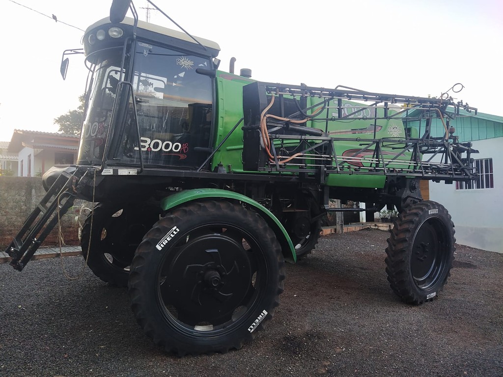 PULVERIZADOR METALFOR MULTIPLE 3000 ANO 2012 de Auto Máquinas Palotina no Paraná