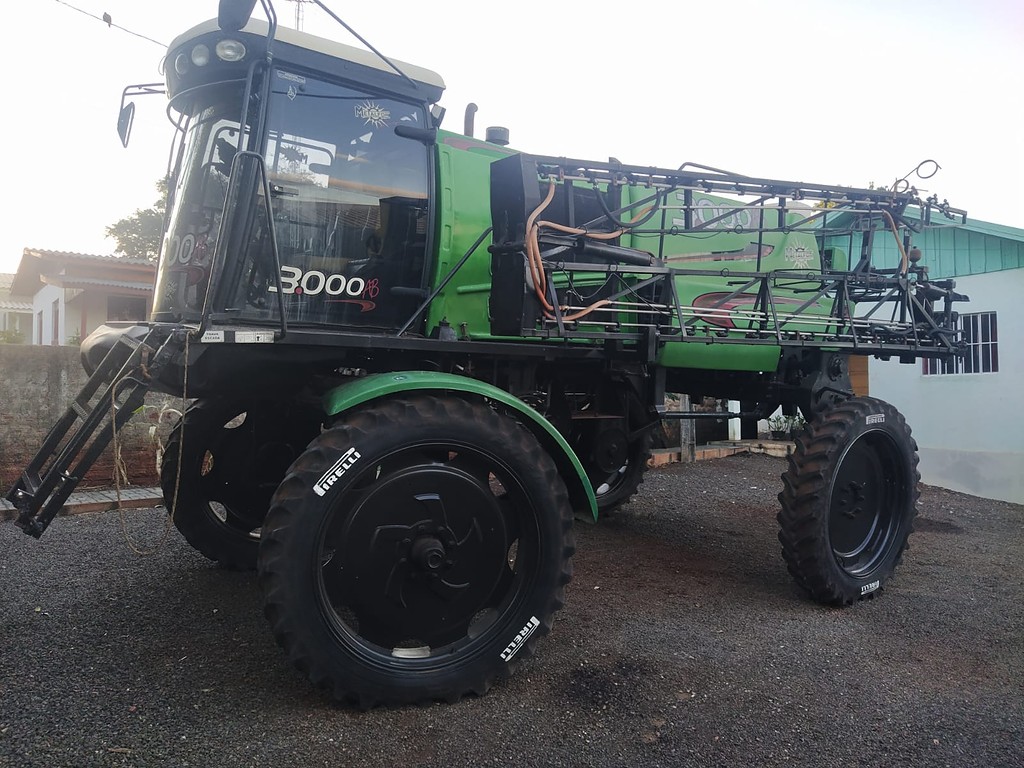 PULVERIZADOR METALFOR MULTIPLE 3000 ANO 2012 de Auto Máquinas Palotina no Paraná