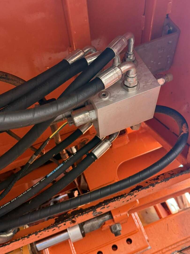 PULVERIZADOR JACTO UNIPORT 2000 ANO 2003 de Auto Máquinas Palotina no Paraná