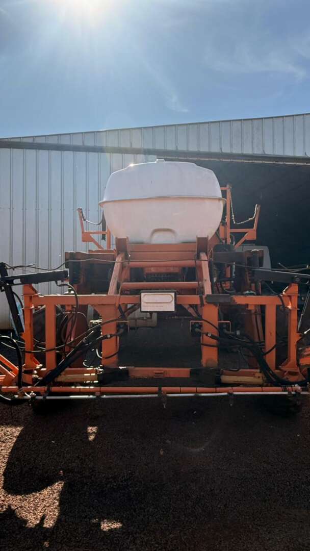 PULVERIZADOR JACTO UNIPORT 2000 ANO 2003 de Auto Máquinas Palotina no Paraná
