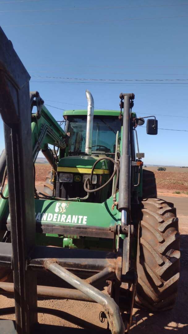 TRATOR JOHN DEERE JOHN DEERE 7500 ANO 2000 de Auto Máquinas Palotina no Paraná