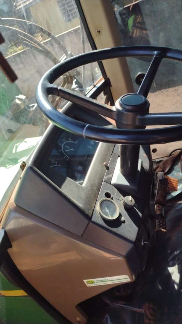 TRATOR JOHN DEERE JOHN DEERE 7500 ANO 2000 de Auto Máquinas Palotina no Paraná