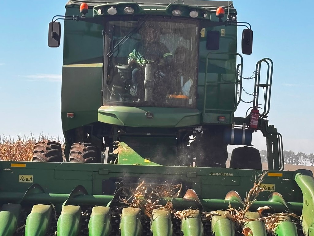 PLATAFORMA COLHEITADEIRA JOHN DEERE JOHN DEERE 611C ANO 2018 de Auto Máquinas Palotina no Paraná