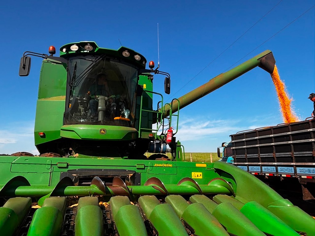 PLATAFORMA COLHEITADEIRA JOHN DEERE JOHN DEERE 611C ANO 2018 de Auto Máquinas Palotina no Paraná