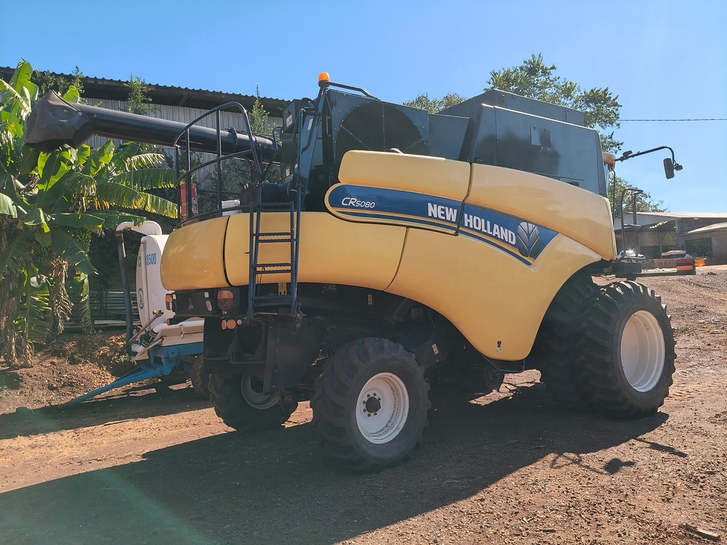 COLHEITADEIRA NEW HOLLAND CR 5080 ANO 2013 de Auto Máquinas Palotina no Paraná