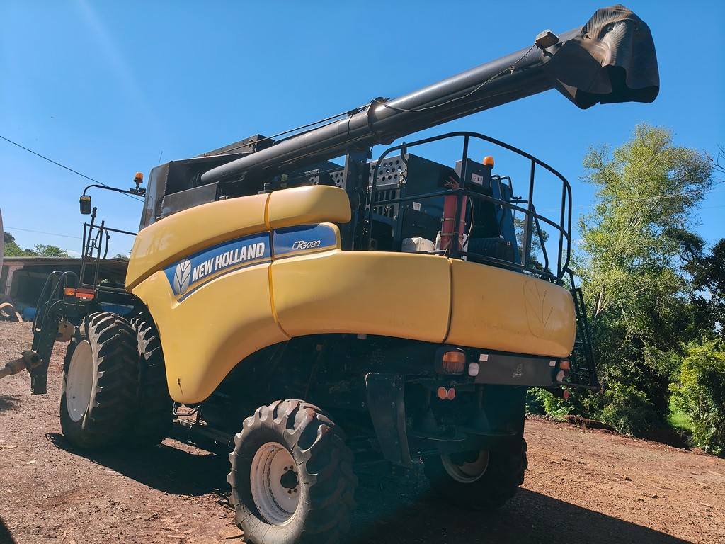 COLHEITADEIRA NEW HOLLAND CR 5080 ANO 2013 de Auto Máquinas Palotina no Paraná