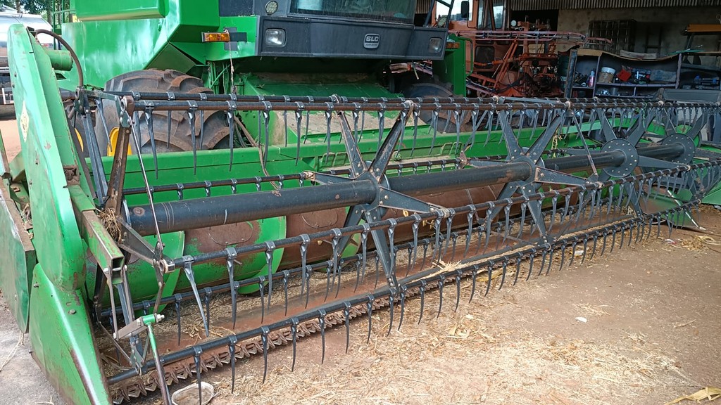 COLHEITADEIRA JONH DEERE JOHN DEERE 1185 ANO 2001 de Auto Máquinas Palotina no Paraná