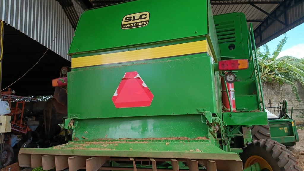 COLHEITADEIRA JONH DEERE JOHN DEERE 1185 ANO 2001 de Auto Máquinas Palotina no Paraná