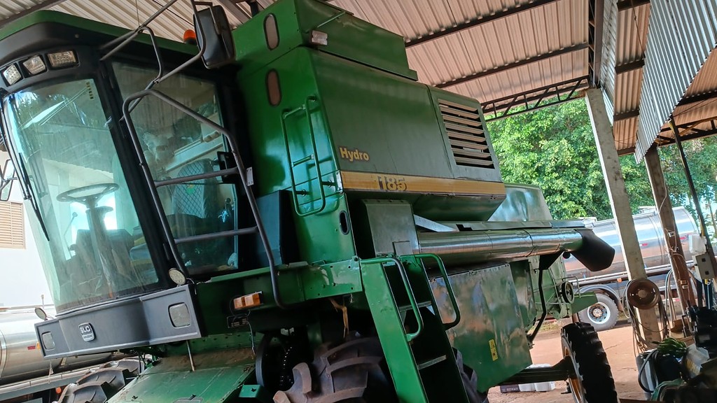 COLHEITADEIRA JONH DEERE JOHN DEERE 1185 ANO 2001 de Auto Máquinas Palotina no Paraná