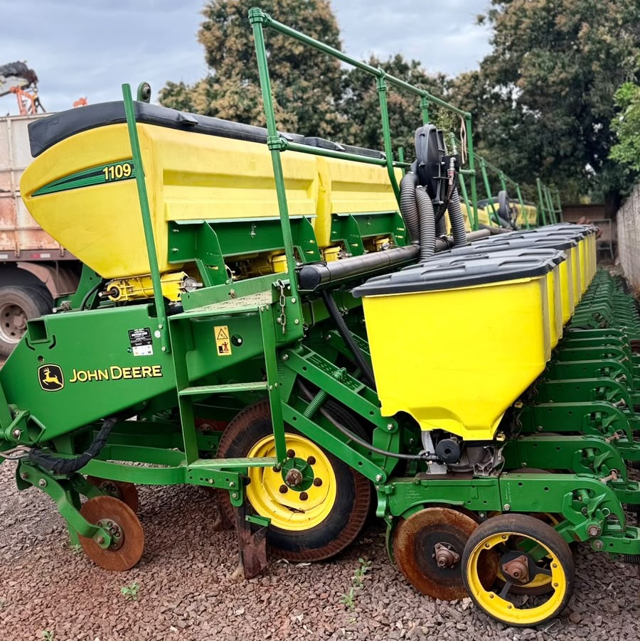 PLANTADEIRA JOHN DEERE PLANTADEIRAS 1109 ANO 2019 de Auto Máquinas Palotina no Paraná