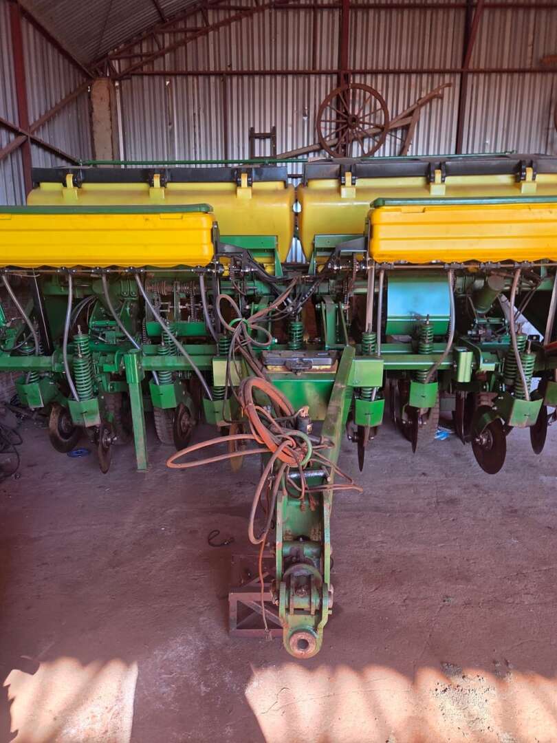 PLANTADEIRA JOHN DEERE PLANTADEIRAS 1109 ANO 2009 de Auto Máquinas Palotina no Paraná