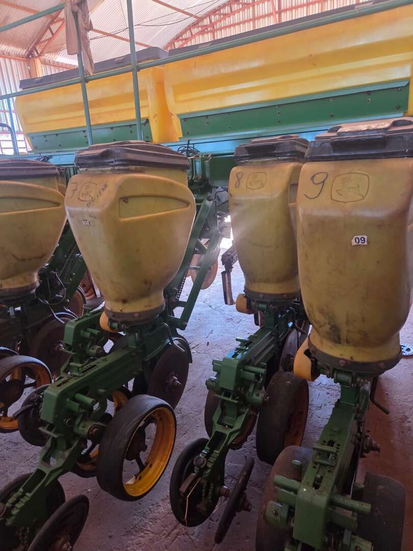 PLANTADEIRA JOHN DEERE PLANTADEIRAS 1109 ANO 2009 de Auto Máquinas Palotina no Paraná