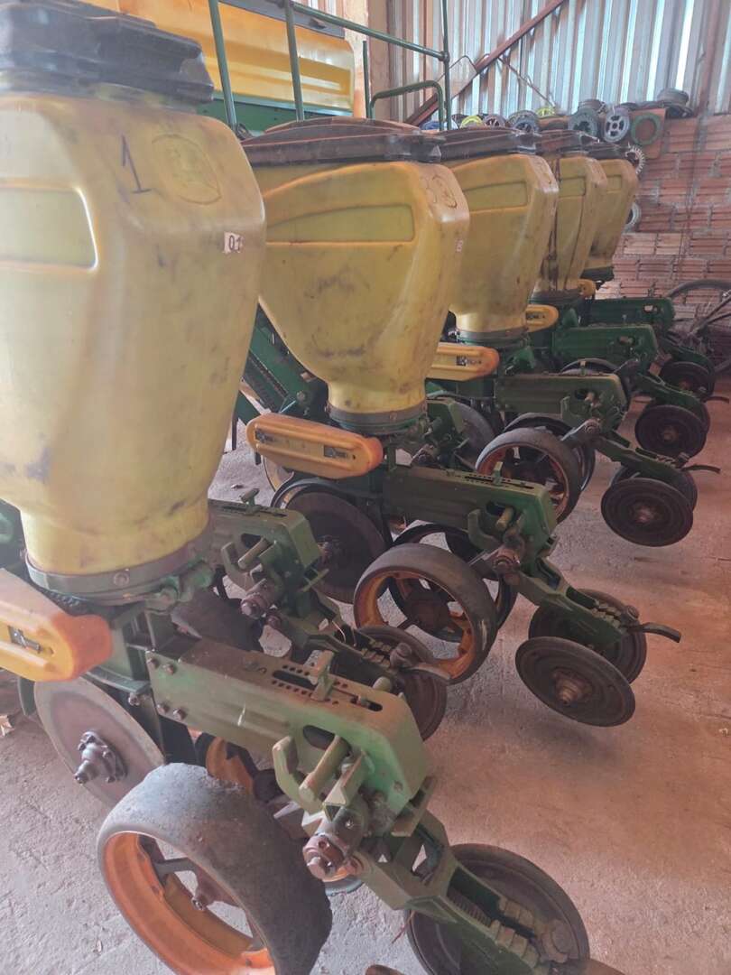 PLANTADEIRA JOHN DEERE PLANTADEIRAS 1109 ANO 2009 de Auto Máquinas Palotina no Paraná
