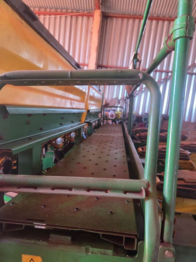PLANTADEIRA JOHN DEERE PLANTADEIRAS 1109 ANO 2009 de Auto Máquinas Palotina no Paraná