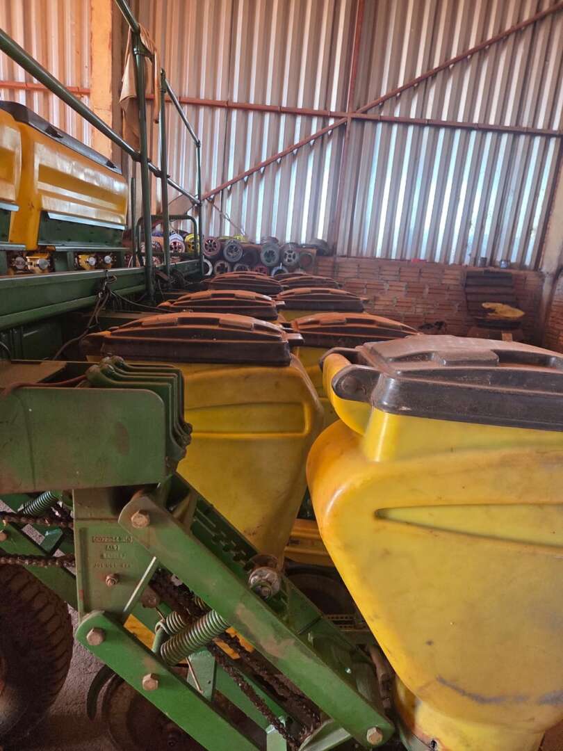 PLANTADEIRA JOHN DEERE PLANTADEIRAS 1109 ANO 2009 de Auto Máquinas Palotina no Paraná