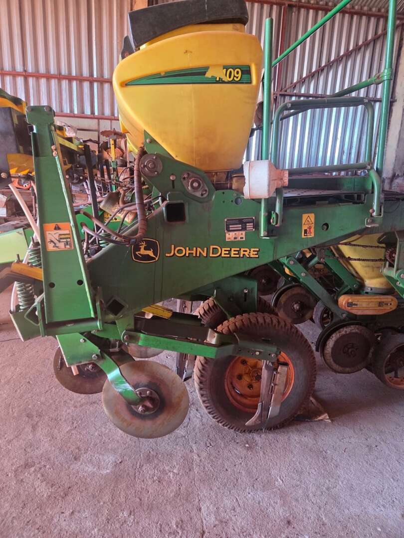 PLANTADEIRA JOHN DEERE PLANTADEIRAS 1109 ANO 2009 de Auto Máquinas Palotina no Paraná