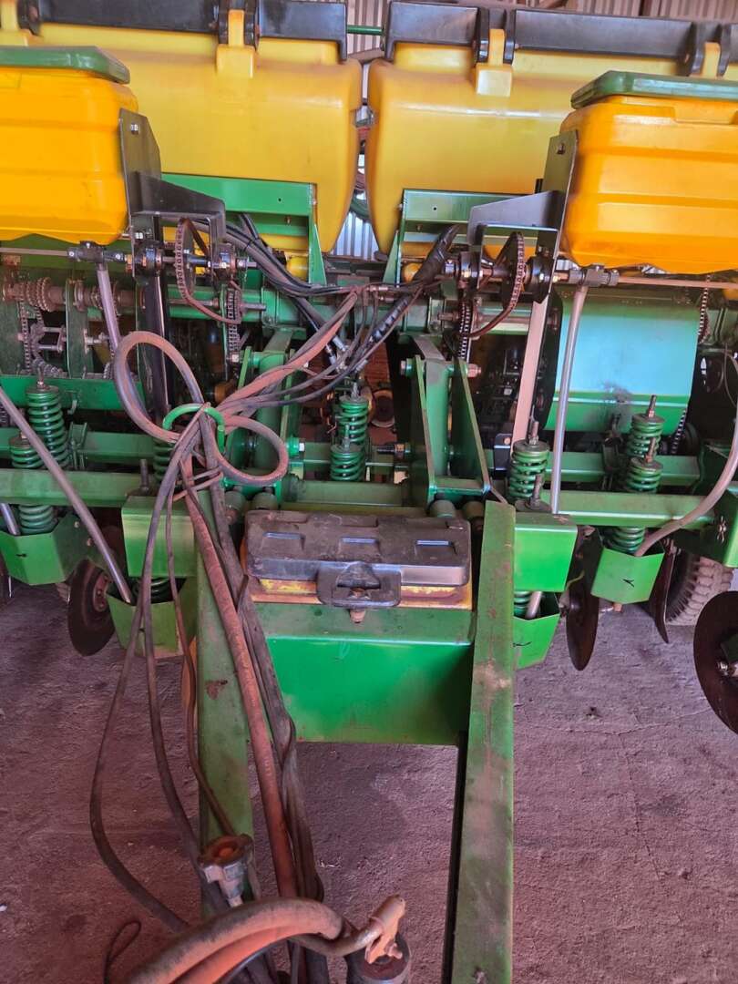 PLANTADEIRA JOHN DEERE PLANTADEIRAS 1109 ANO 2009 de Auto Máquinas Palotina no Paraná