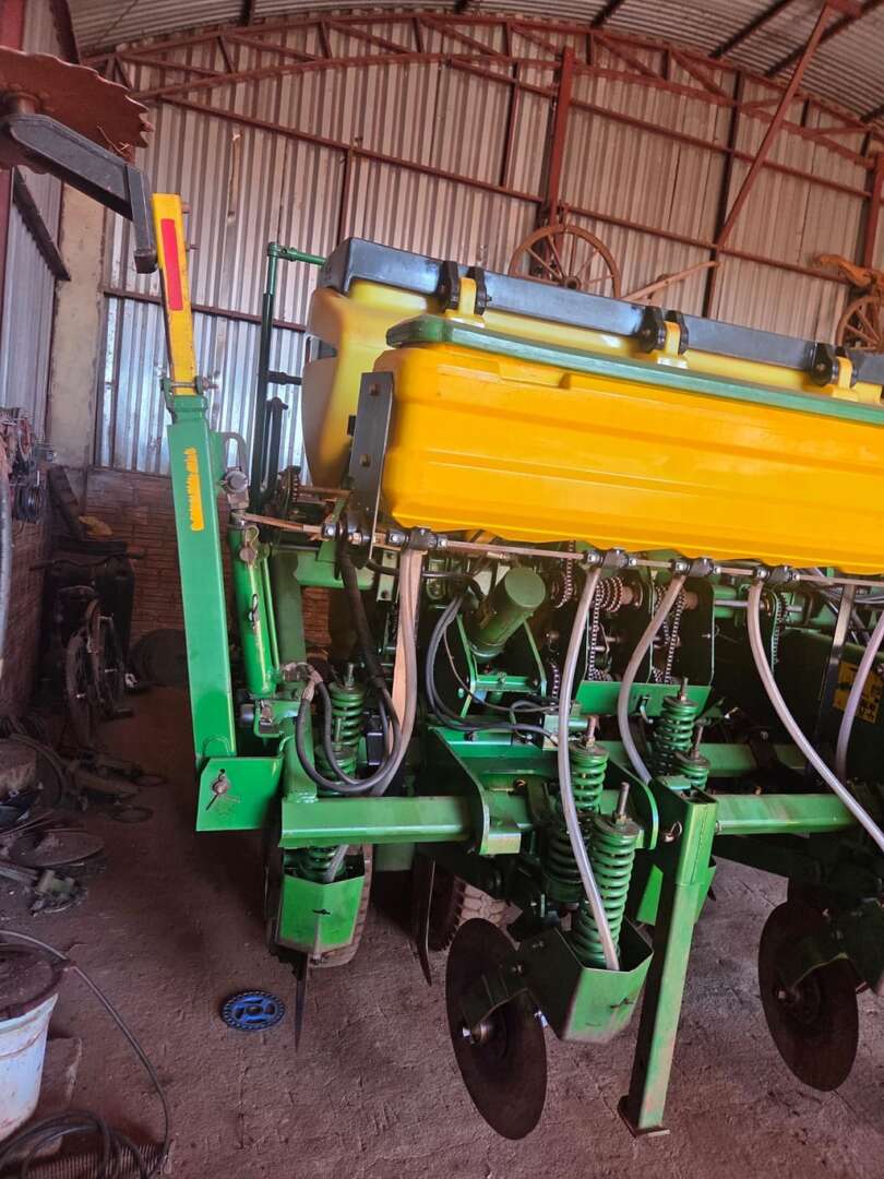 PLANTADEIRA JOHN DEERE PLANTADEIRAS 1109 ANO 2009 de Auto Máquinas Palotina no Paraná