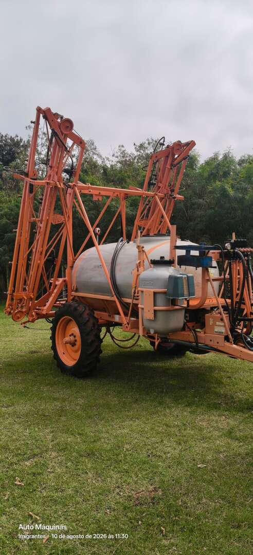 PULVERIZADOR JACTO COLUMBIA CROSS ANO 2002 de Auto Máquinas Palotina no Paraná