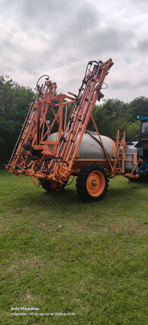 PULVERIZADOR JACTO COLUMBIA CROSS ANO 2002 de Auto Máquinas Palotina no Paraná