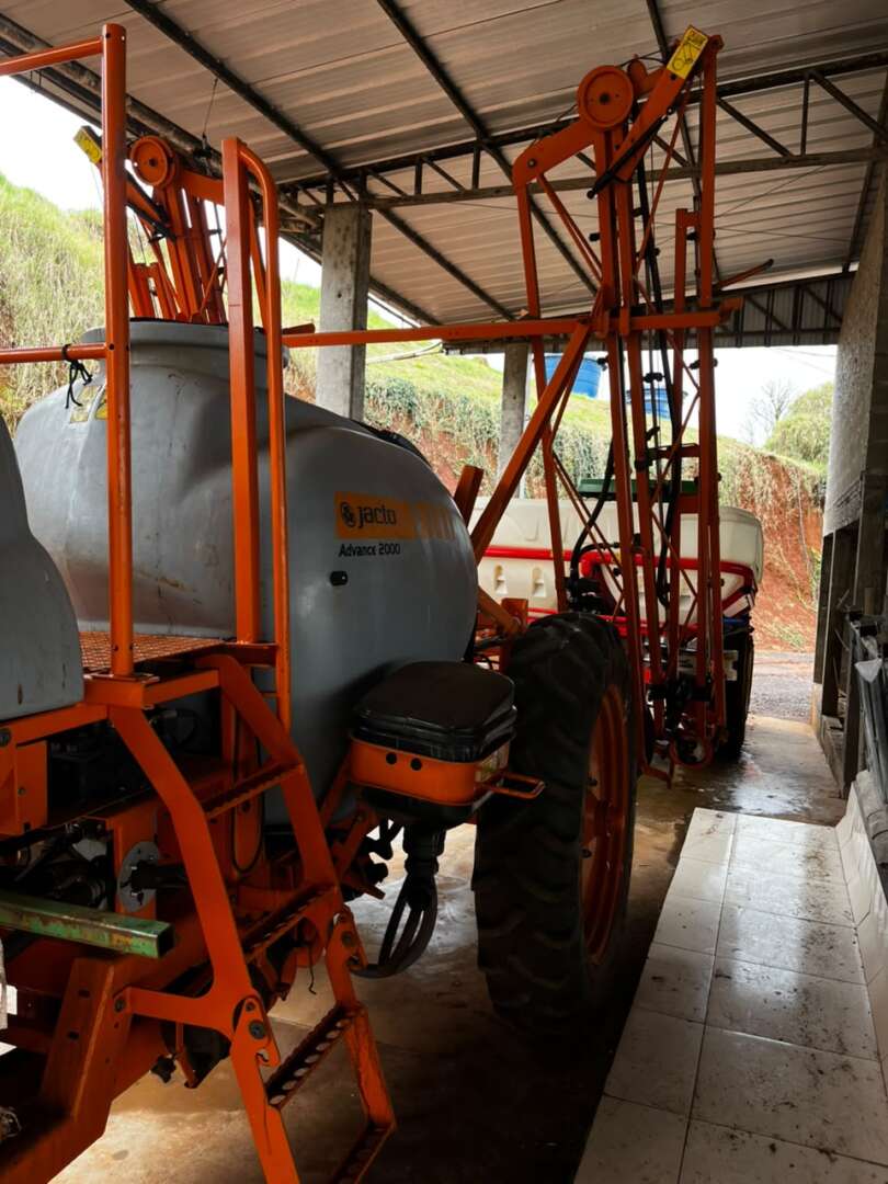 PULVERIZADOR JACTO ADVANCE 2000 AM18 ANO 2022 de Auto Máquinas Palotina no Paraná