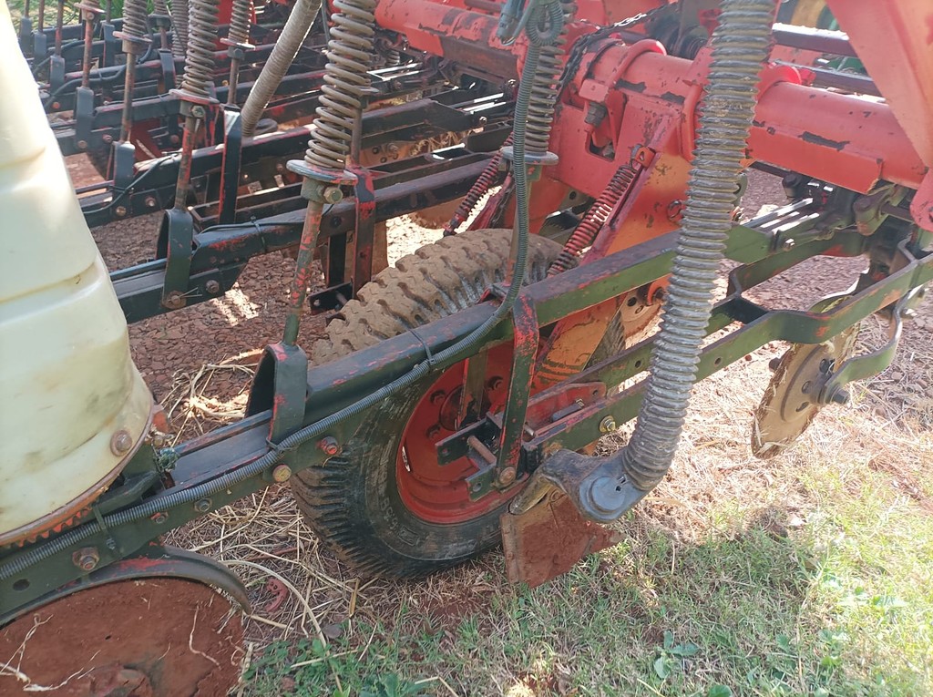 PLANTADEIRA SEMEATO SEMEATO PSE 8 ANO 2000 de Auto Máquinas Palotina no Paraná