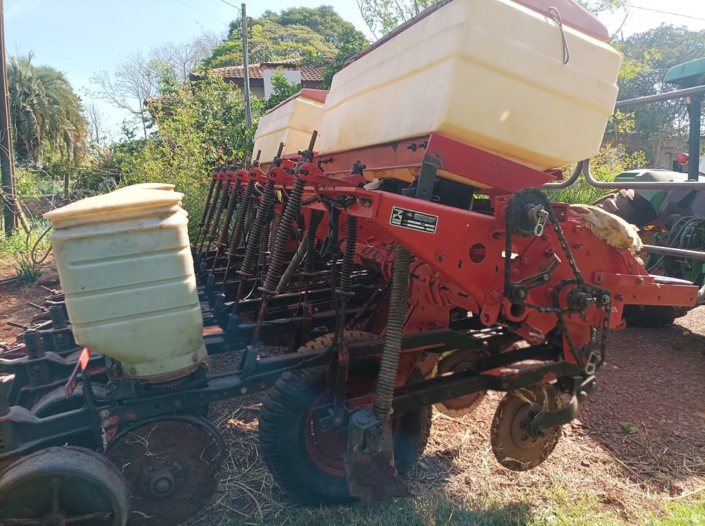 PLANTADEIRA SEMEATO SEMEATO PSE 8 ANO 2000 de Auto Máquinas Palotina no Paraná